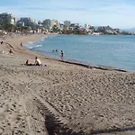 Ana Junto A La Playa